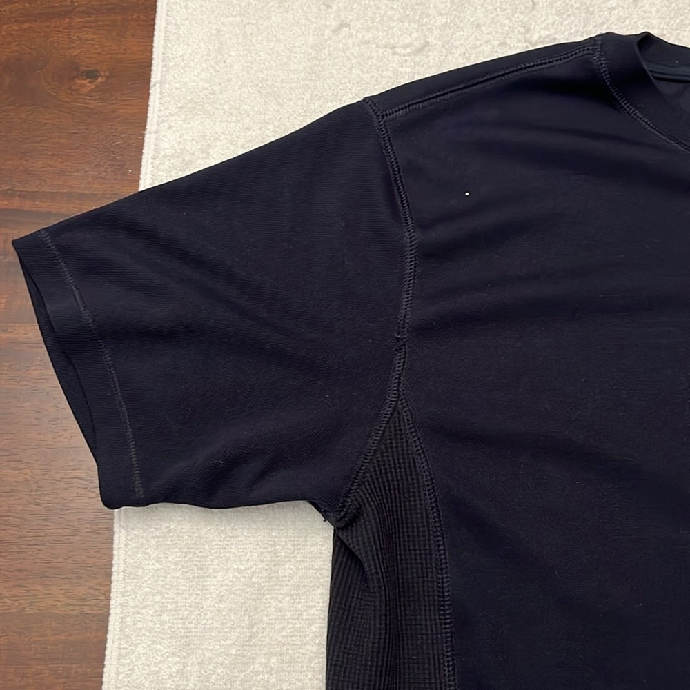 🏳️🌈 GAP Athletic Fit Tee - Picture 4 of 7